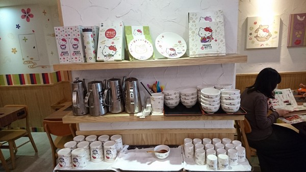 Hello Kitty Shabu Shabu：台北~Hello Kitty Shabu Shabu(忠孝店)~Hello Kitty主題餐廳~夢幻粉紅教主敲口愛~凱蒂貓無所不在超好拍~