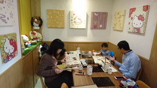 Hello Kitty Shabu Shabu：台北~Hello Kitty Shabu Shabu(忠孝店)~Hello Kitty主題餐廳~夢幻粉紅教主敲口愛~凱蒂貓無所不在超好拍~
