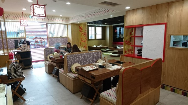 Hello Kitty Shabu Shabu：台北~Hello Kitty Shabu Shabu(忠孝店)~Hello Kitty主題餐廳~夢幻粉紅教主敲口愛~凱蒂貓無所不在超好拍~
