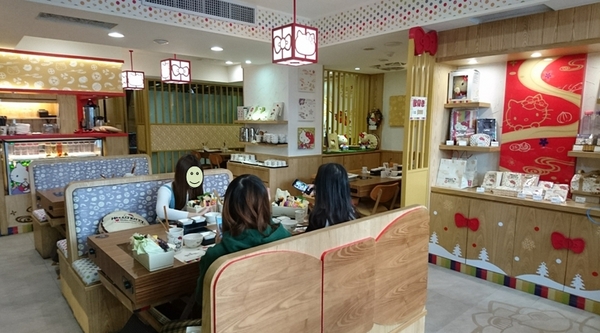 Hello Kitty Shabu Shabu：台北~Hello Kitty Shabu Shabu(忠孝店)~Hello Kitty主題餐廳~夢幻粉紅教主敲口愛~凱蒂貓無所不在超好拍~