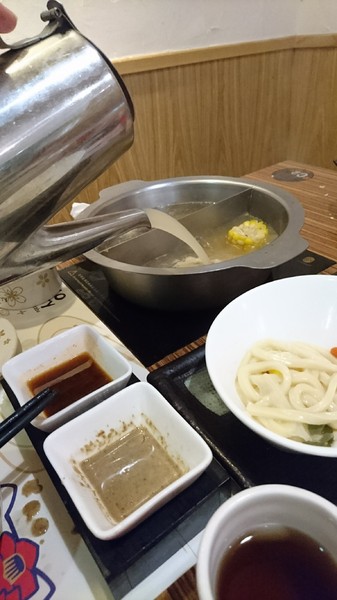 Hello Kitty Shabu Shabu：台北~Hello Kitty Shabu Shabu(忠孝店)~Hello Kitty主題餐廳~夢幻粉紅教主敲口愛~凱蒂貓無所不在超好拍~