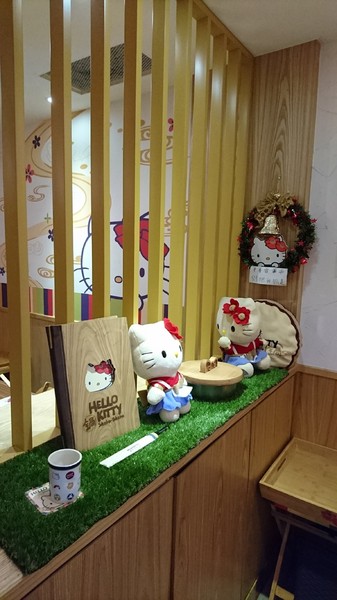 Hello Kitty Shabu Shabu：台北~Hello Kitty Shabu Shabu(忠孝店)~Hello Kitty主題餐廳~夢幻粉紅教主敲口愛~凱蒂貓無所不在超好拍~
