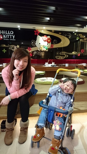 Hello Kitty Shabu Shabu：台北~Hello Kitty Shabu Shabu(忠孝店)~Hello Kitty主題餐廳~夢幻粉紅教主敲口愛~凱蒂貓無所不在超好拍~