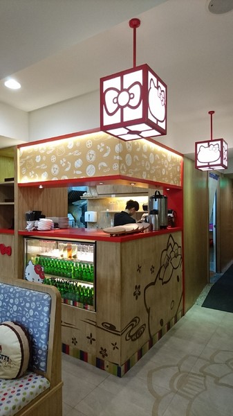 Hello Kitty Shabu Shabu：台北~Hello Kitty Shabu Shabu(忠孝店)~Hello Kitty主題餐廳~夢幻粉紅教主敲口愛~凱蒂貓無所不在超好拍~