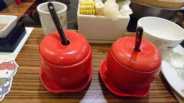 Hello Kitty Shabu Shabu：台北~Hello Kitty Shabu Shabu(忠孝店)~Hello Kitty主題餐廳~夢幻粉紅教主敲口愛~凱蒂貓無所不在超好拍~