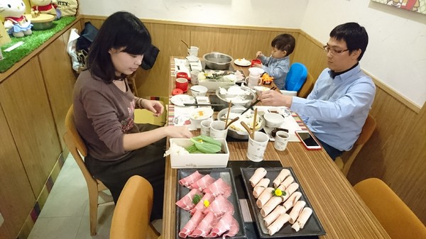 Hello Kitty Shabu Shabu：台北~Hello Kitty Shabu Shabu(忠孝店)~Hello Kitty主題餐廳~夢幻粉紅教主敲口愛~凱蒂貓無所不在超好拍~