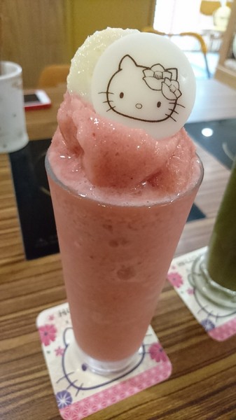 Hello Kitty Shabu Shabu：台北~Hello Kitty Shabu Shabu(忠孝店)~Hello Kitty主題餐廳~夢幻粉紅教主敲口愛~凱蒂貓無所不在超好拍~