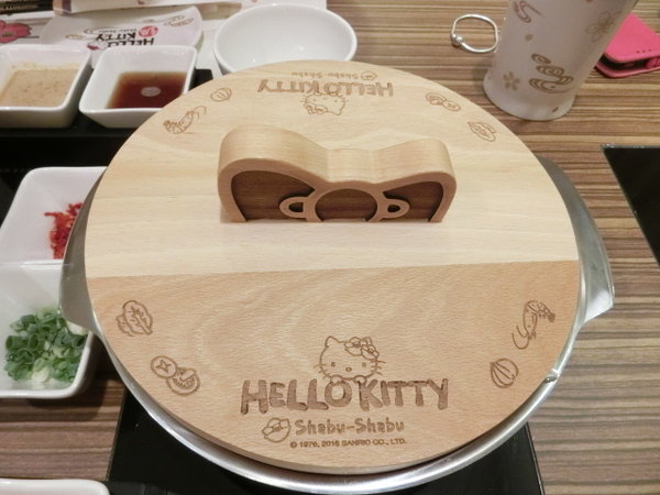 Hello Kitty Shabu Shabu：【台北市忠孝東路4段216巷東區人氣火鍋】Hello Kitty Shabu Shabu和風小火鍋~是Kitty迷的粉絲們絕對一定要來試試!