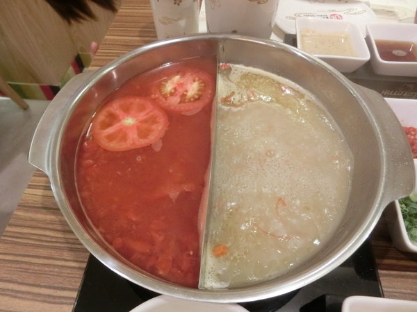 Hello Kitty Shabu Shabu：【台北市忠孝東路4段216巷東區人氣火鍋】Hello Kitty Shabu Shabu和風小火鍋~是Kitty迷的粉絲們絕對一定要來試試!