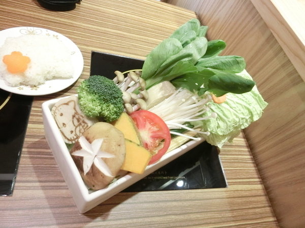 Hello Kitty Shabu Shabu：【台北市忠孝東路4段216巷東區人氣火鍋】Hello Kitty Shabu Shabu和風小火鍋~是Kitty迷的粉絲們絕對一定要來試試!