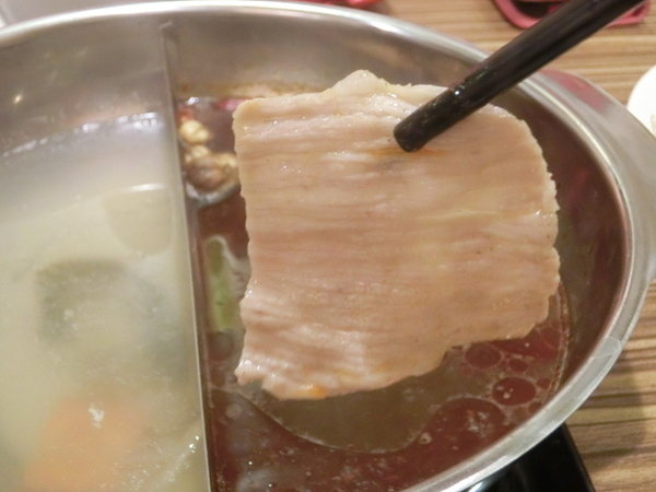 Hello Kitty Shabu Shabu：【台北市忠孝東路4段216巷東區人氣火鍋】Hello Kitty Shabu Shabu和風小火鍋~是Kitty迷的粉絲們絕對一定要來試試!