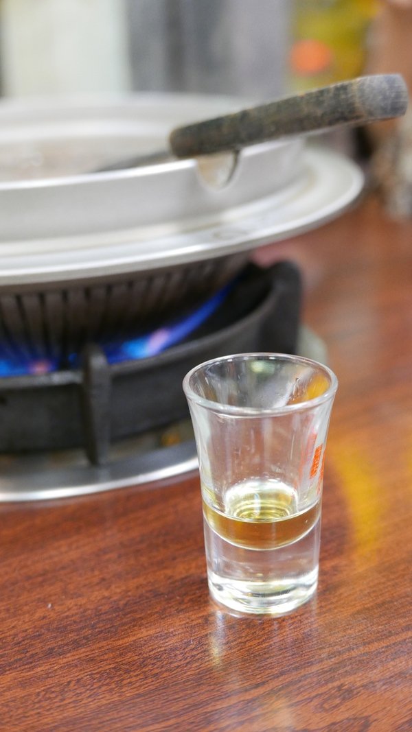 帝王食補紅面薑母鴨(淡水店)：帝王食補(淡水店)~黑色奇雞（烏骨雞）是你熟悉的好味道!黃金麵線和松露雞更是你非嚐不可的美味!