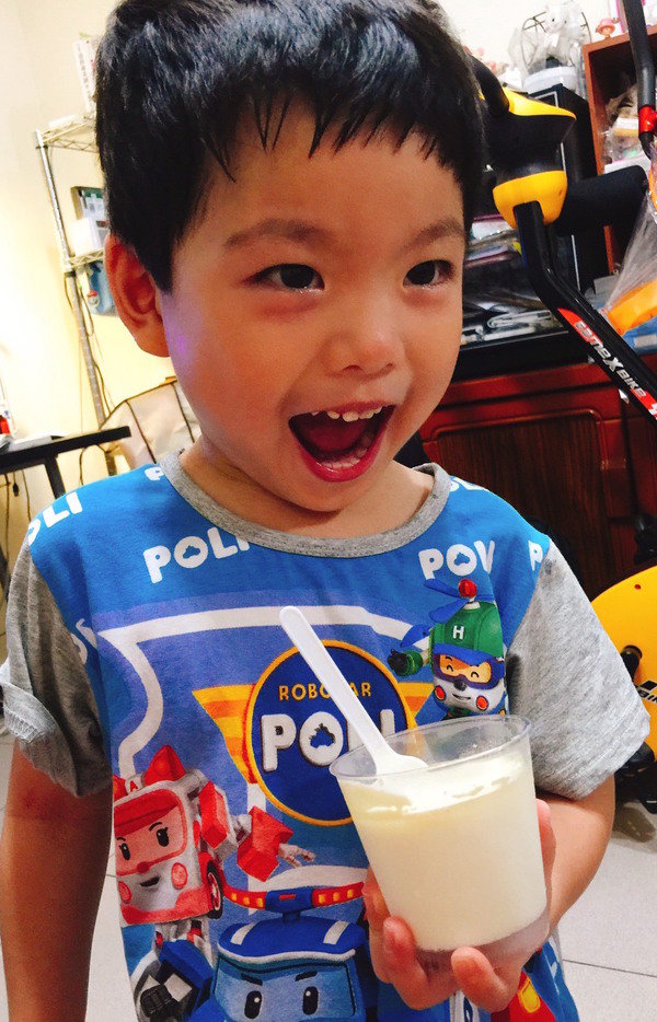 甜蜜品味 so sweet：“甜蜜品味-布丁奶酪”吃了清涼又消暑還有戀愛般的好心情~"黃金光芒"及"真心香草"是噹噹媽的最愛喔!