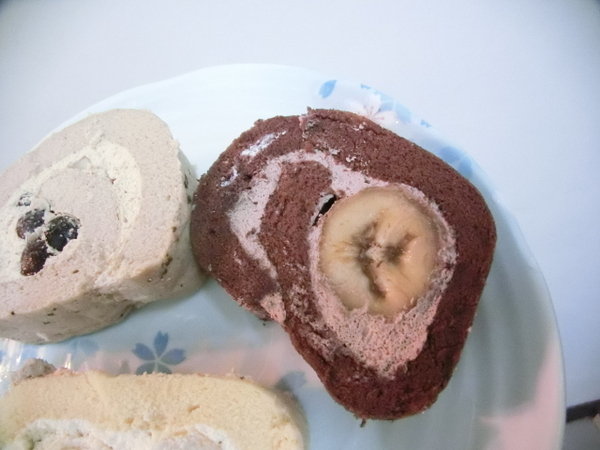 台灣茶奶茶 4℃蛋糕專賣:【食我團eatme宅配美食】台灣茶奶茶4℃蛋糕專賣店的”珍珠奶茶捲”、”香蕉巧克力捲”及”白玉珍珠楓糖蛋糕捲”都超好吃喔!