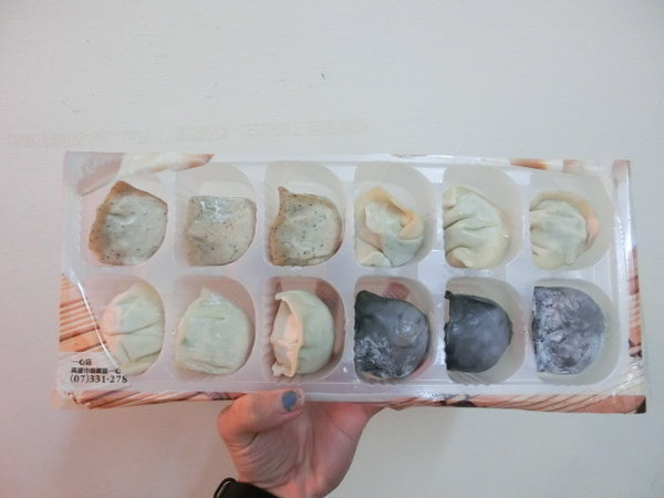 孫家小館：【宅配水餃推薦】孫家廚坊(小館)超大元寶水餃~採用日本沖繩高筋麵粉，絕對有嚼勁且回味無窮~30年來的好味道值得一嚐喔!