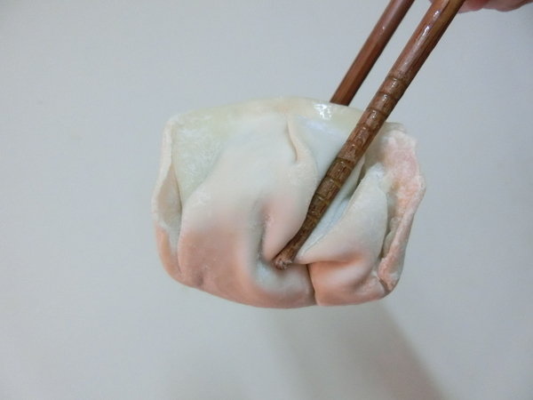 孫家小館：【宅配水餃推薦】孫家廚坊(小館)超大元寶水餃~採用日本沖繩高筋麵粉，絕對有嚼勁且回味無窮~30年來的好味道值得一嚐喔!