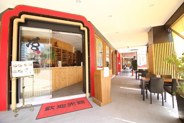 孫家小館：【宅配水餃推薦】孫家廚坊(小館)超大元寶水餃~採用日本沖繩高筋麵粉，絕對有嚼勁且回味無窮~30年來的好味道值得一嚐喔!