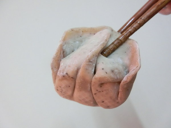 孫家小館：【宅配水餃推薦】孫家廚坊(小館)超大元寶水餃~採用日本沖繩高筋麵粉，絕對有嚼勁且回味無窮~30年來的好味道值得一嚐喔!