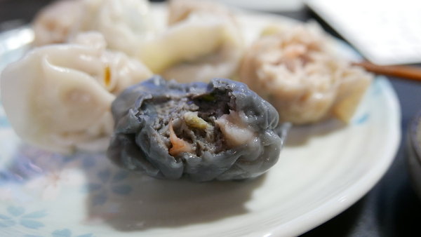 孫家小館：【宅配水餃推薦】孫家廚坊(小館)超大元寶水餃~採用日本沖繩高筋麵粉，絕對有嚼勁且回味無窮~30年來的好味道值得一嚐喔!