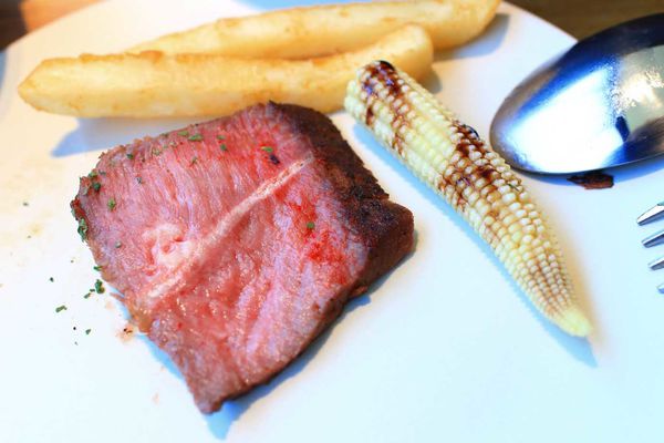 【中和餐廳】Mastro Cafe-超級巨無霸份量的戰斧豬排