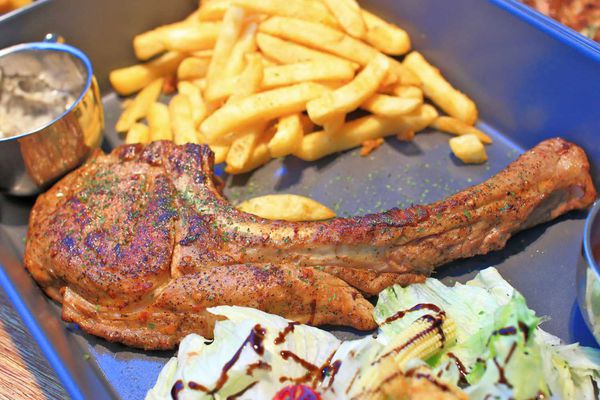 【中和餐廳】Mastro Cafe-超級巨無霸份量的戰斧豬排