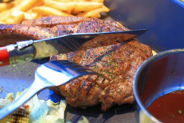 【中和餐廳】Mastro Cafe-超級巨無霸份量的戰斧豬排