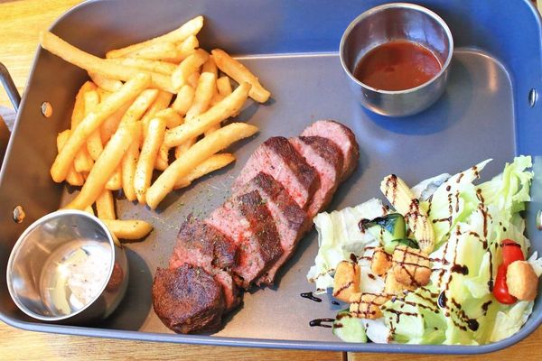 【中和餐廳】Mastro Cafe-超級巨無霸份量的戰斧豬排