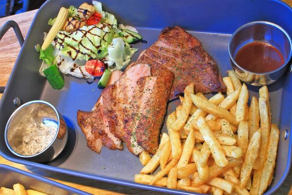 【中和餐廳】Mastro Cafe-超級巨無霸份量的戰斧豬排
