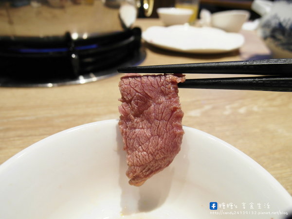 演藝牛鍋　全牛料理專賣店(台中南屯店)：〖台中│美食〗演藝牛鍋 ❤ 台中溫體牛火鍋推薦~擁有自己的屠宰場，老闆親自嚴選牛隻，處理流程嚴格把關!讓人欲罷不能的鮮牛肉火鍋就在演藝牛鍋~