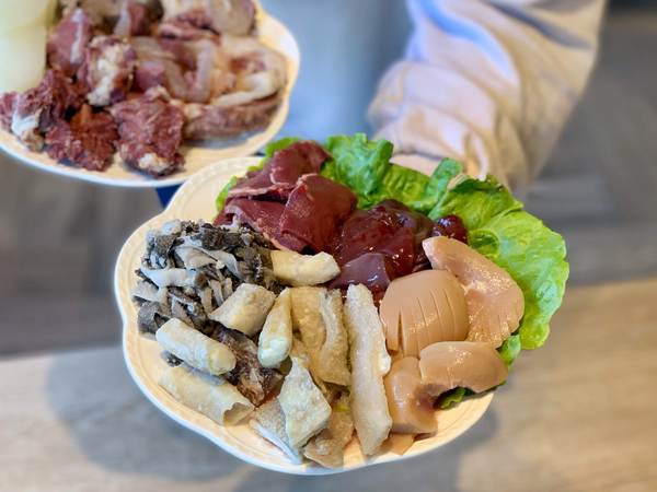 演藝牛鍋(南屯店)：【台中南屯區】演藝牛鍋讓你一次滿足全牛料理 適合三五好友&家庭聚餐 鄰近台中IKEA