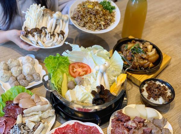 演藝牛鍋(南屯店)：【台中南屯區】演藝牛鍋讓你一次滿足全牛料理 適合三五好友&家庭聚餐 鄰近台中IKEA