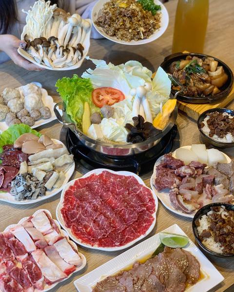 演藝牛鍋(南屯店)：【台中南屯區】演藝牛鍋讓你一次滿足全牛料理 適合三五好友&家庭聚餐 鄰近台中IKEA