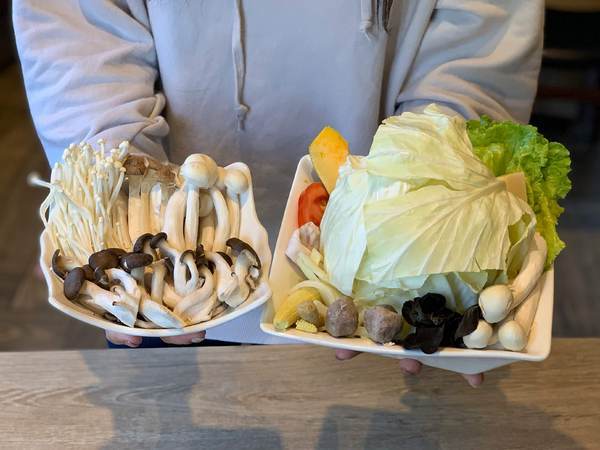 演藝牛鍋(南屯店)：【台中南屯區】演藝牛鍋讓你一次滿足全牛料理 適合三五好友&家庭聚餐 鄰近台中IKEA