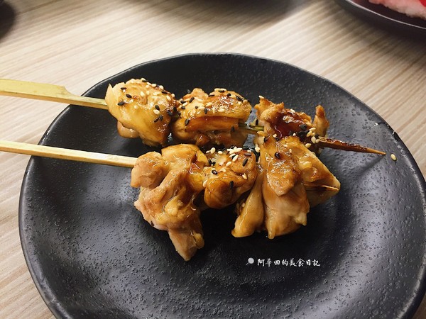 初原壽司：【苗栗竹南】初原壽司以磁浮列車方式送餐，除了科技感外，更增添了許多樂趣！