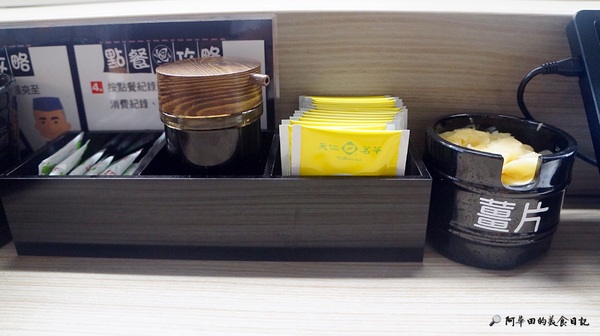 初原壽司：【苗栗竹南】初原壽司以磁浮列車方式送餐，除了科技感外，更增添了許多樂趣！