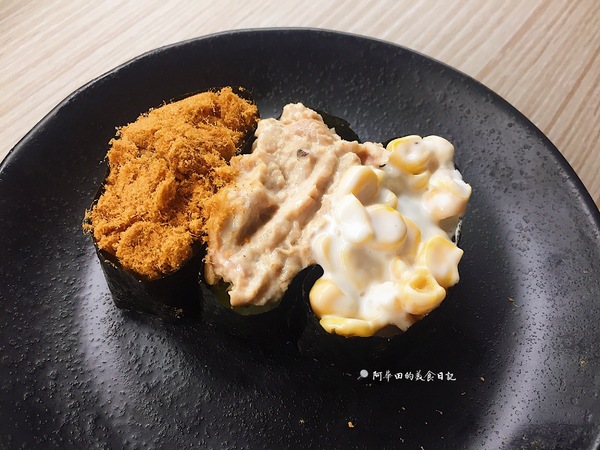 初原壽司：【苗栗竹南】初原壽司以磁浮列車方式送餐，除了科技感外，更增添了許多樂趣！