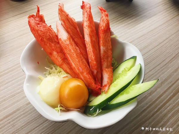 初原壽司：【苗栗竹南】初原壽司以磁浮列車方式送餐，除了科技感外，更增添了許多樂趣！