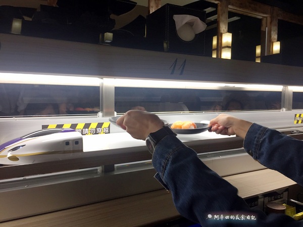 初原壽司：【苗栗竹南】初原壽司以磁浮列車方式送餐，除了科技感外，更增添了許多樂趣！