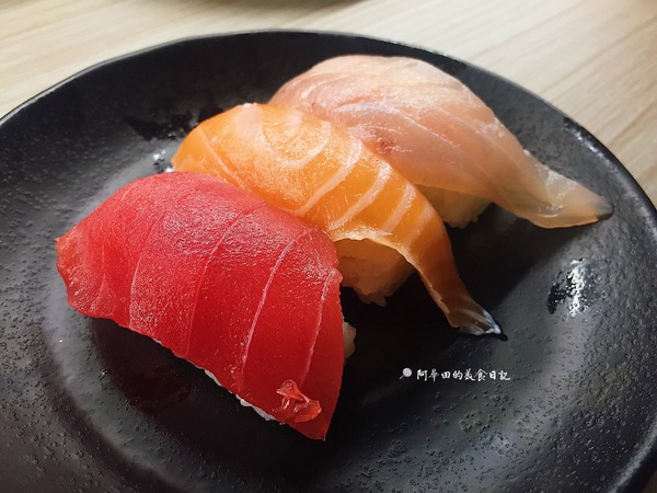 初原壽司：【苗栗竹南】初原壽司以磁浮列車方式送餐，除了科技感外，更增添了許多樂趣！