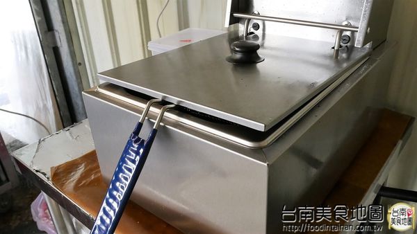 歐巴韓式炸雞 오빠치킨&주먹밥 &김치  台南直營店：【台南市-中西區美食】國華街又一強檔散步小吃『歐巴韓式炸雞 오빠치킨&주먹밥 &김치 台南直營店』甜甜辣辣又帶檸檬的酸香，邊走邊吃超過癮(づ￣ ³￣)づ