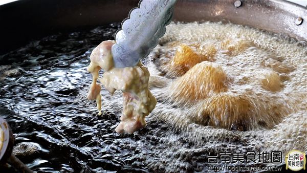 歐巴韓式炸雞 오빠치킨&주먹밥 &김치  台南直營店：【台南市-中西區美食】國華街又一強檔散步小吃『歐巴韓式炸雞 오빠치킨&주먹밥 &김치 台南直營店』甜甜辣辣又帶檸檬的酸香，邊走邊吃超過癮(づ￣ ³￣)づ