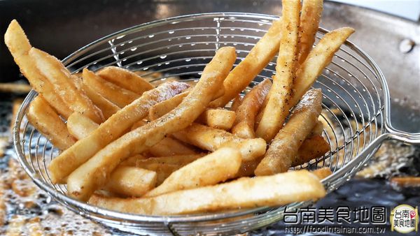 歐巴韓式炸雞 오빠치킨&주먹밥 &김치  台南直營店：【台南市-中西區美食】國華街又一強檔散步小吃『歐巴韓式炸雞 오빠치킨&주먹밥 &김치 台南直營店』甜甜辣辣又帶檸檬的酸香，邊走邊吃超過癮(づ￣ ³￣)づ