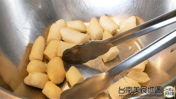 歐巴韓式炸雞 오빠치킨&주먹밥 &김치  台南直營店：【台南市-中西區美食】國華街又一強檔散步小吃『歐巴韓式炸雞 오빠치킨&주먹밥 &김치 台南直營店』甜甜辣辣又帶檸檬的酸香，邊走邊吃超過癮(づ￣ ³￣)づ