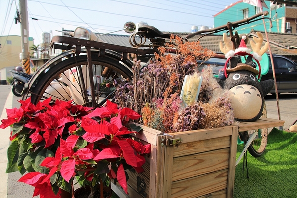 三合院咖啡：【彰化和美景點】3HOUSE三合院咖啡~超療癒彩繪美拍打卡景點，蛋黃哥，豆豆龍，小小兵大集合