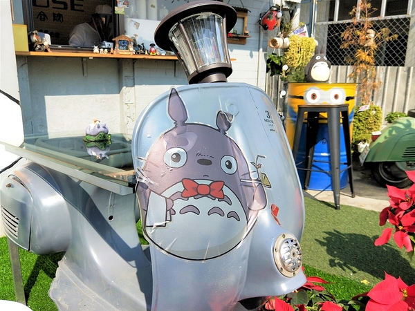 三合院咖啡：【彰化和美景點】3HOUSE三合院咖啡~超療癒彩繪美拍打卡景點，蛋黃哥，豆豆龍，小小兵大集合