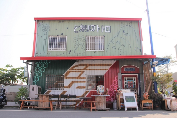 三合院咖啡：【彰化和美景點】3HOUSE三合院咖啡~超療癒彩繪美拍打卡景點，蛋黃哥，豆豆龍，小小兵大集合