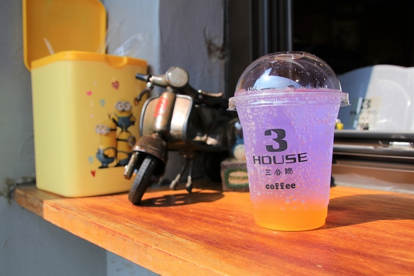 三合院咖啡：【彰化和美景點】3HOUSE三合院咖啡~超療癒彩繪美拍打卡景點，蛋黃哥，豆豆龍，小小兵大集合