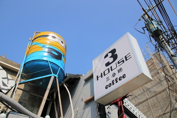 三合院咖啡：【彰化和美景點】3HOUSE三合院咖啡~超療癒彩繪美拍打卡景點，蛋黃哥，豆豆龍，小小兵大集合