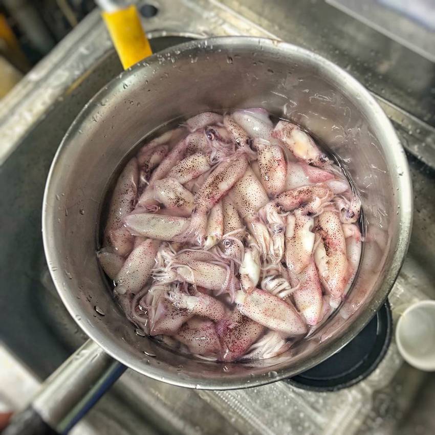 台南北區【天天意麵】新推出隱藏版「鮮蚵意麵」「小卷意麵」新鮮飽滿多汁 每日限量供應售完為止 | 小白只饗ㄔ美食