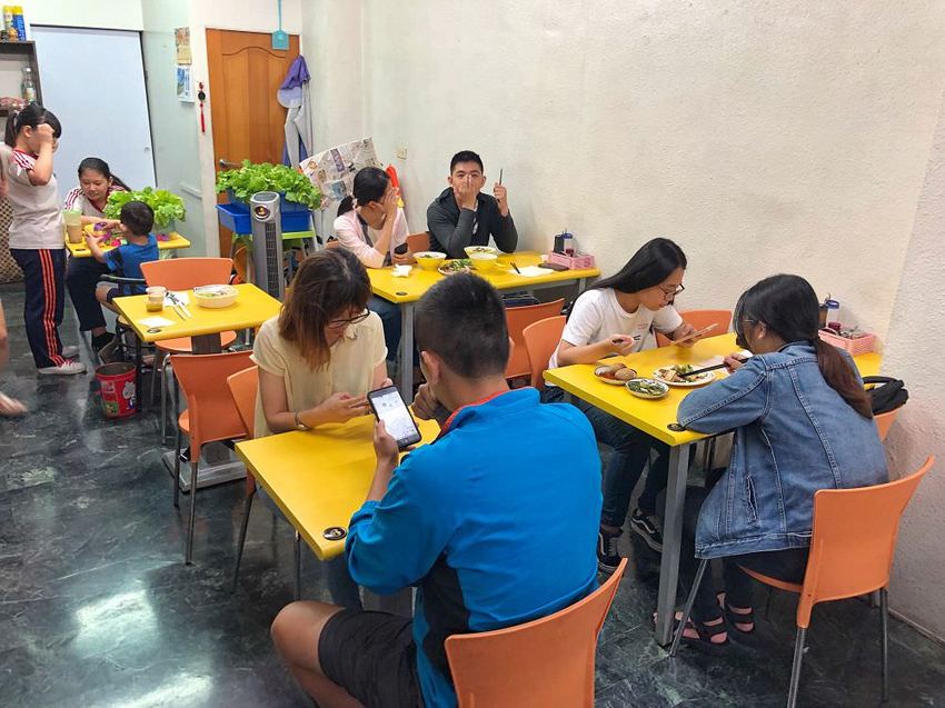 台南北區【天天意麵】新推出隱藏版「鮮蚵意麵」「小卷意麵」新鮮飽滿多汁 每日限量供應售完為止 | 小白只饗ㄔ美食